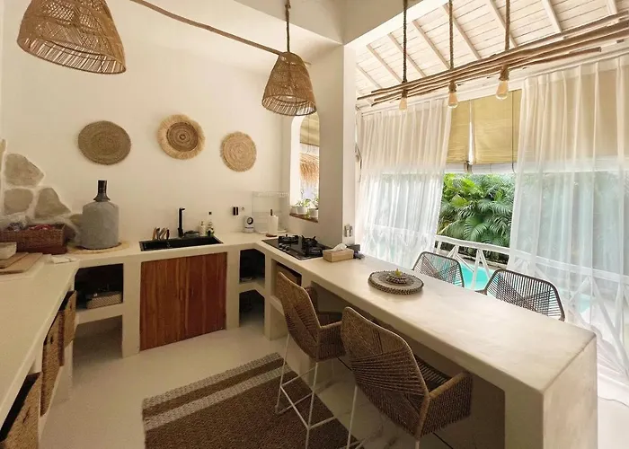 Tropical 2br Private W Pool Near Pererenan Beach,