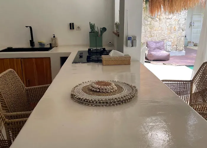 Tropical 2br Private W Pool Near Pererenan Beach, Villa