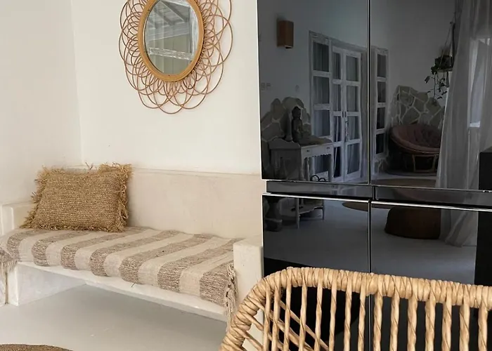 Tropical 2br Private W Pool Near Pererenan Beach, Villa