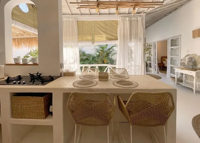 Villa Tropical 2br Private W Pool Near Pererenan Beach, *