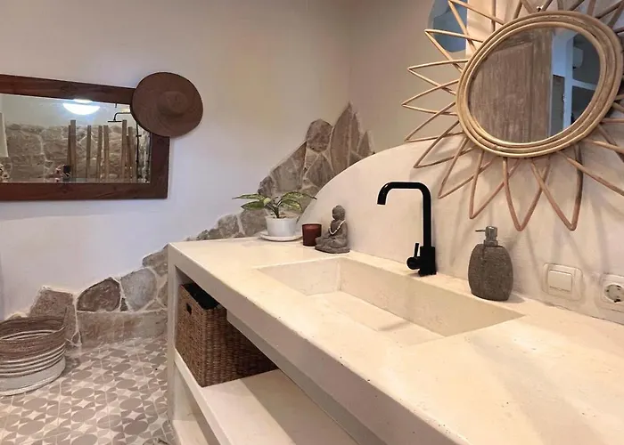 Villa Tropical 2br Private W Pool Near Pererenan Beach, *
