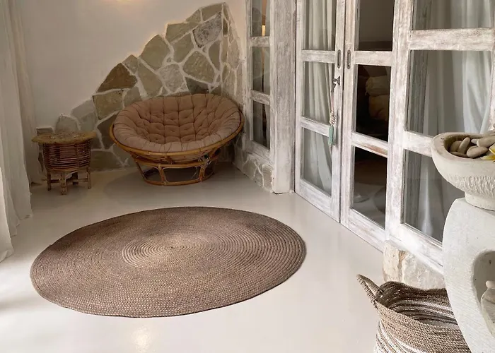 Tropical 2br Private W Pool Near Pererenan Beach, Villa